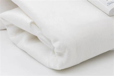  Health Considerations: Hypoallergenic and Antibacterial Blankets for Improved Sleep Quality 