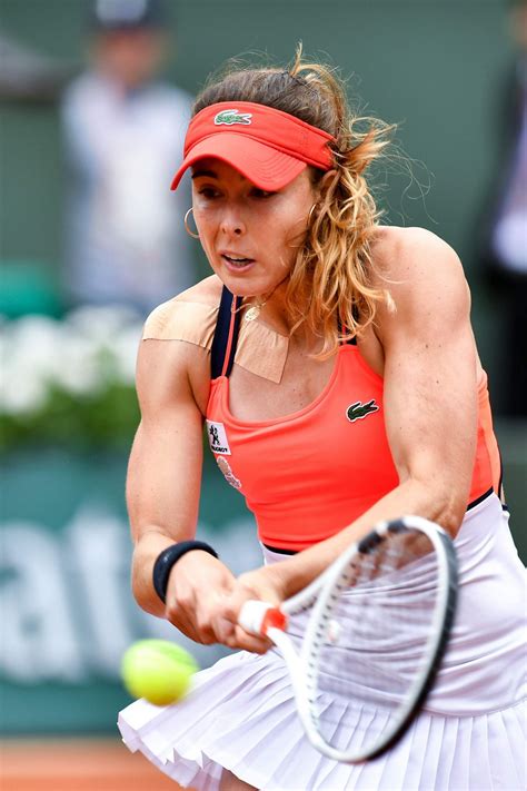 Alize Cornet: Physical Appearance
