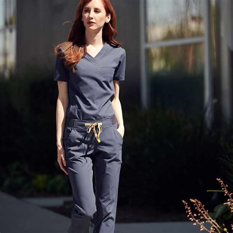 Choosing the Ideal Fashion Scrubs that Complement Your Unique Persona