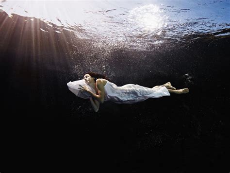 Cultural and Mythical Perspectives on Dreams of Others Immersed in Water: Exploring Symbolic Meanings