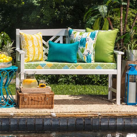 Enhancing Your Outdoor Space: Coordinating Your Lawn Chair with the Surroundings