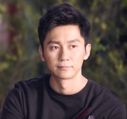 Exploring Li Chen's Early Years and Journey to Stardom