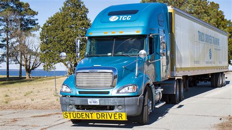 Exploring Training Options: Enrolling in a Commercial Vehicle Driving School