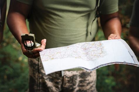 Getting Oriented: Mastering Landmarks and Compasses for Effective Navigation