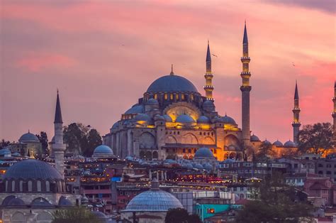 Immersing in Istanbul's Fascinating History and Captivating Architecture
