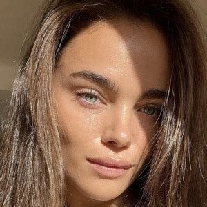 Jena Goldsack: Biography and Early Life