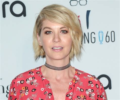 Jenna Elfman's Early Life and Career Beginnings