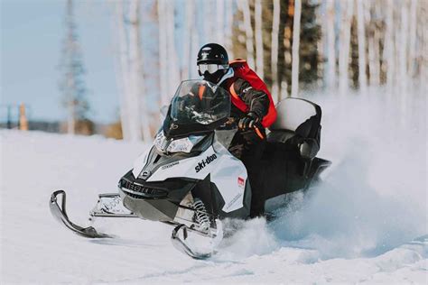 Master the Craft of Snow Machine Riding: Pro Tips and Techniques
