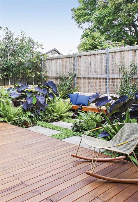 Overcoming Common Lawn Issues: Transforming a Lifeless Yard into a Vibrant Green Oasis