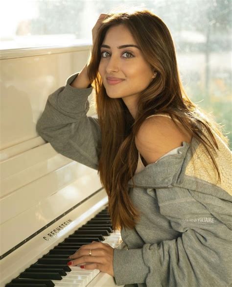 Rising to Stardom: Amira Noor's Journey in the Entertainment Industry