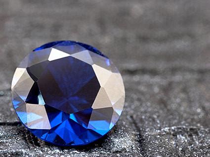 Scientific Explanations behind the Red Diamond's Distinctive Hue
