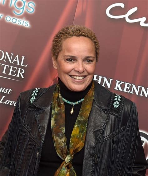 Shari Belafonte's Figure: A Combination of Elegance and Physical Fitness