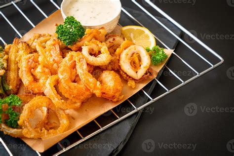 The Art of Culinary Seduction: Witnessing the Pleasure of Savory Deep-Fried Seafood