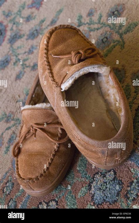 The Significance of Comfort and Familiarity in Dreaming of Well-Worn Slippers