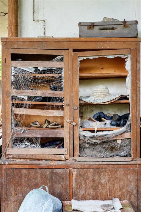 The Symbolic Significance of a Shattered Cupboard in One's Reveries