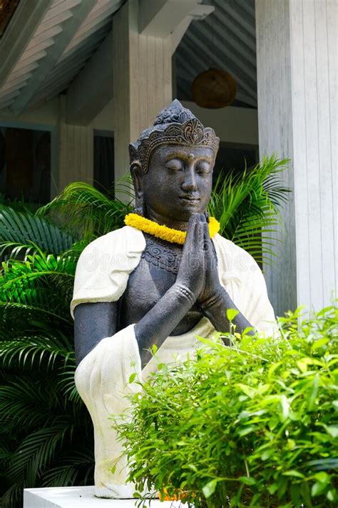 The White Buddha: A Symbol of Harmony and Enlightenment