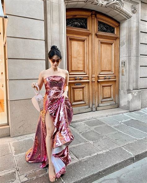 Unveiling Heart Evangelista's Glamorous Style and Physique