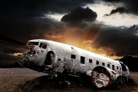 Unveiling the Hidden Messages in Dreams of Aircraft Accidents